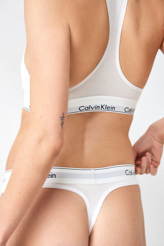 Calvin Klein Tanga blanca moderna con logotipo clásico de algodón #2