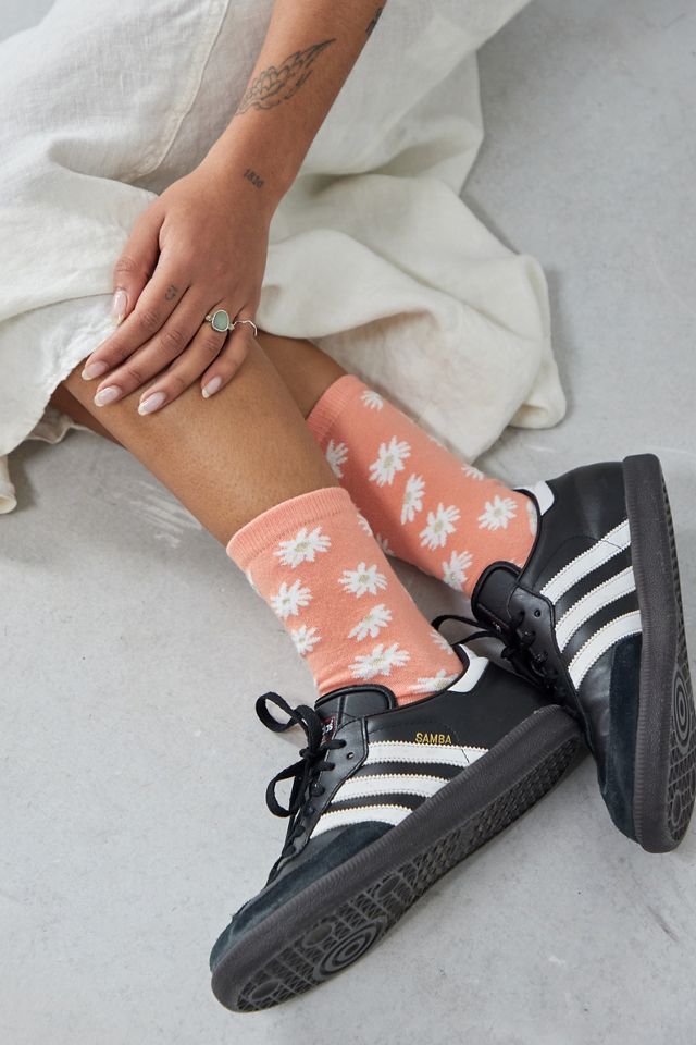 Out From Under Calcetines florales dispersos Urban Outfitters ES