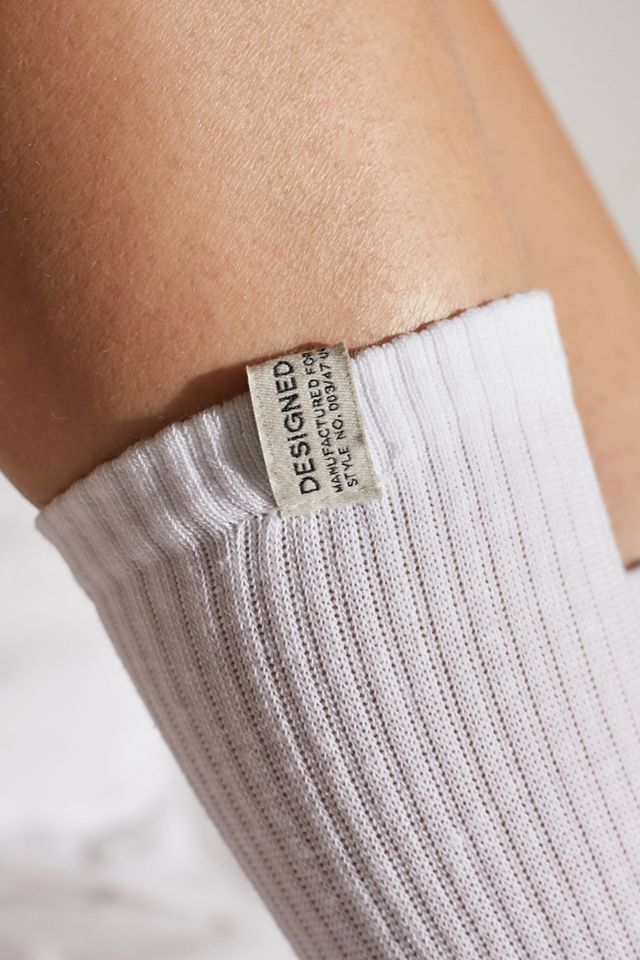 Urban Outfitters – Gerippte Basic-Socken in Weiß mit Logoschildchen #1