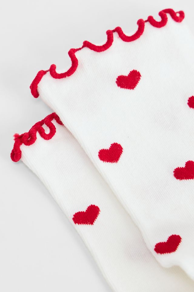 Out From Under Socken mit Herzaufdruck und Salatblattrand #1