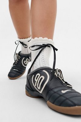 Out From Under Zopfmuster-Socken