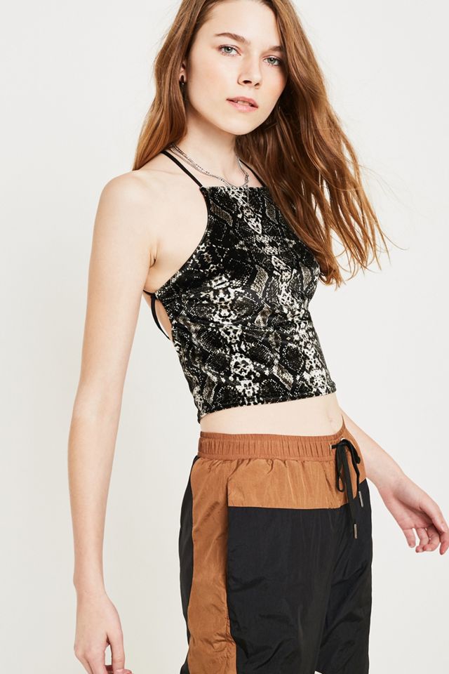 Urban Outfitters – Samtcamisole mit Schlangenprint und Riemchendesign #2