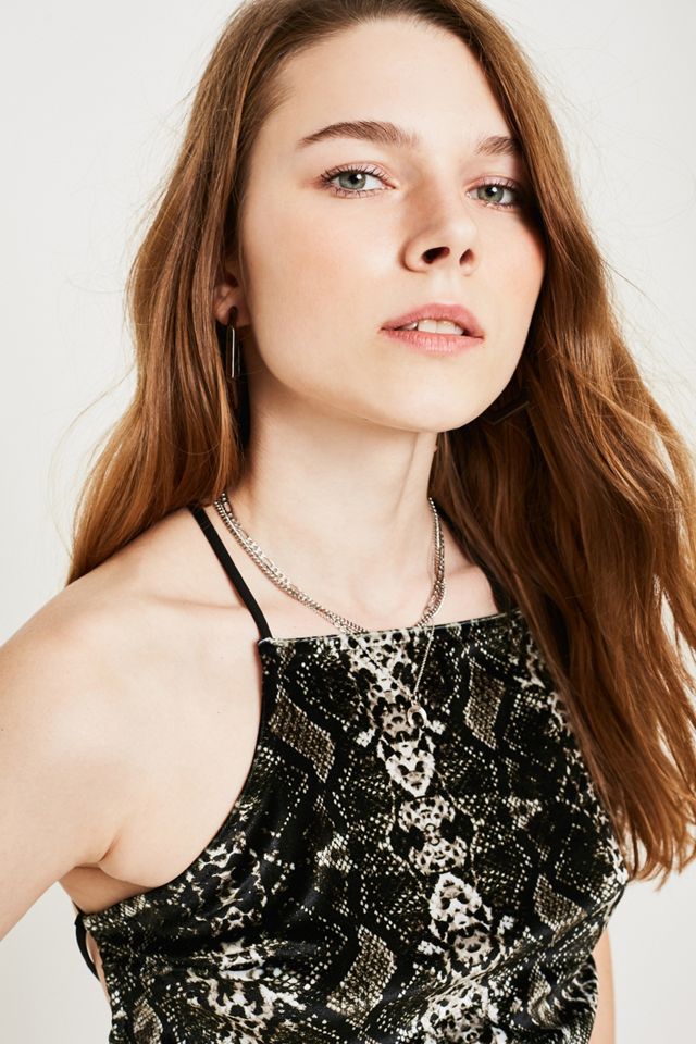 Urban Outfitters – Samtcamisole mit Schlangenprint und Riemchendesign #4