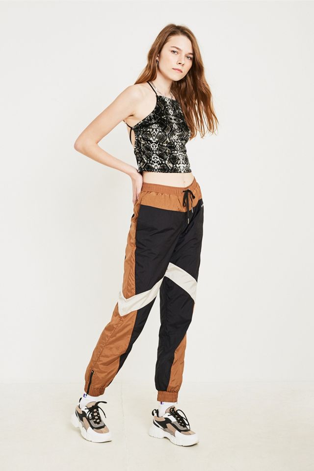 Urban Outfitters – Samtcamisole mit Schlangenprint und Riemchendesign #5
