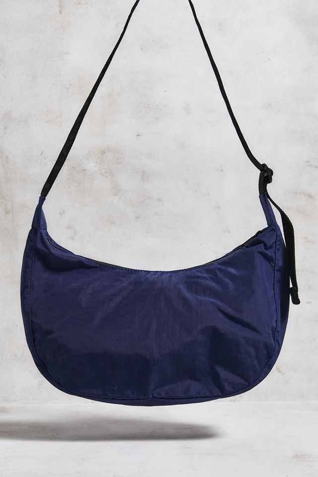 BAGGU - Sac croissant en nylon de taille moyenne Bleu marine #1