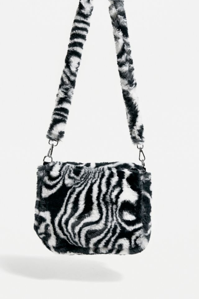 The Ragged Priest Mona Faux Fur Bag  Urban Outfitters Japan - Clothing,  Music, Home & Accessories