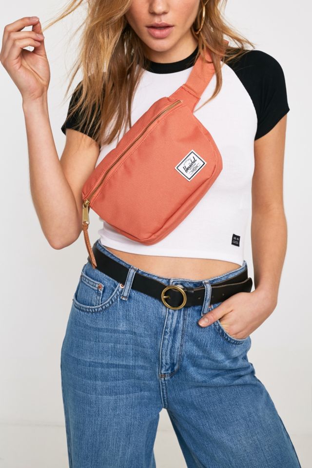 Herschel fanny cheap pack urban outfitters