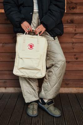 Fjallraven backpack 2024 urban outfitters