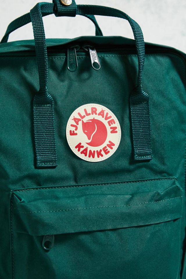 Mochila Kanken de Fjallraven  Urban Outfitters México - Ropa, música,  hogar y accesorios