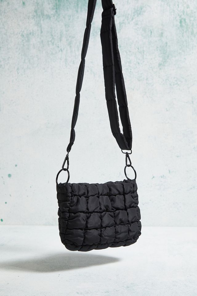 【センスUP】Urban Outfitters Karo Quilted スリングバッグ センスUP】Urban Outfitters Karo Quilted スリングバッグ