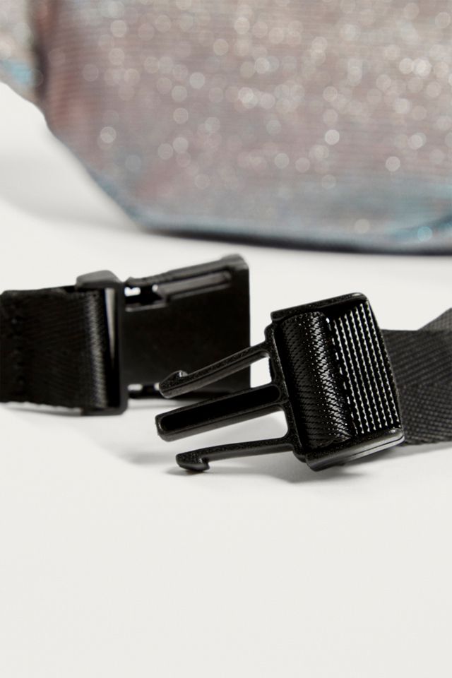 Urban Outfitters – Glitzernde Basic-Gürteltasche zum Umhängen #4