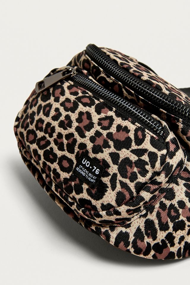 Urban Outfitters – Gürteltasche aus Nylon mit Leoprint #2