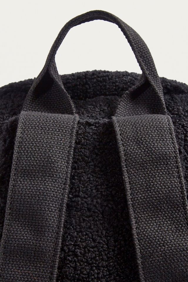 Urban Outfitters – Rucksack aus Kunstfell in Schwarz #5
