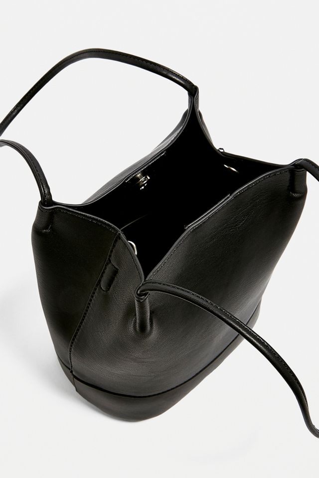 UO Black Bucket Bag #4