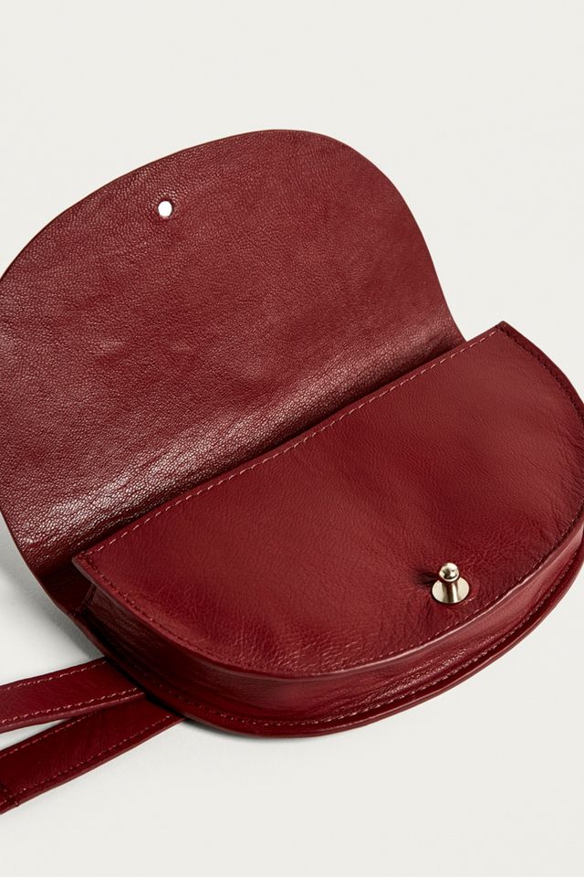 Sac banane en cuir clout?� | Urban Outfitters FR