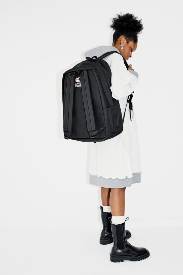 Urban hotsell outfitters eastpak