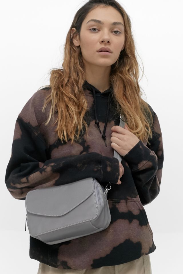 maske Sømand nudler Daniel Silfen Emma Reflective Crossbody | Urban Outfitters UK