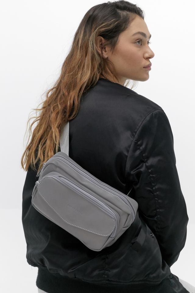 lære Uretfærdighed delikatesse Daniel Silfen Sunny Reflective Bum Bag | Urban Outfitters UK