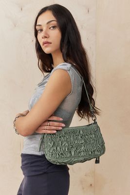 UO Gerafftes Kunstleder Kleine Schultertasche