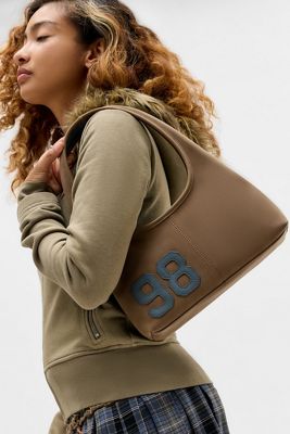 UO Trapez Umhängetasche aus Kunstleder