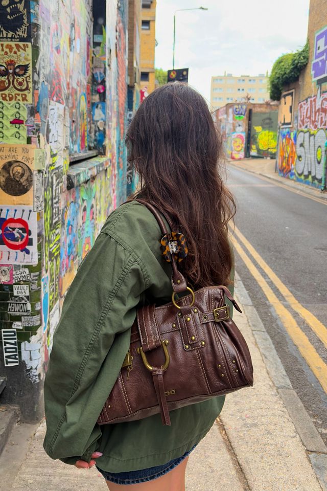 BDG Karlie Schultertasche mit Verschluss #1