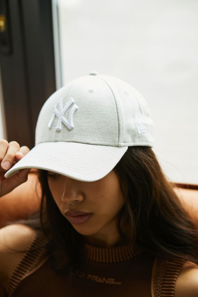 New Era 9Forty NY cap in beige