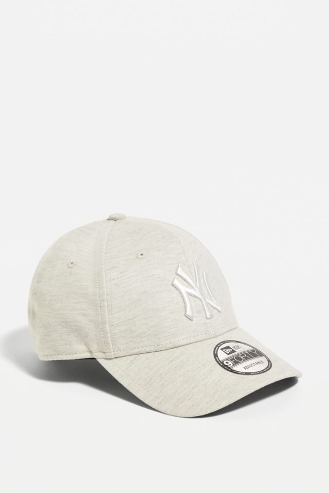 New Era New York Yankees MLB Camp Tee in Cream, Men's at Urban Outfitters