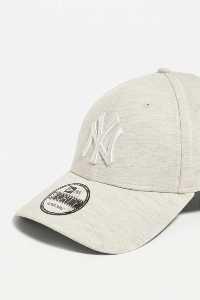 New Era New York Yankees MLB Camp Tee in Cream, Men's at Urban Outfitters