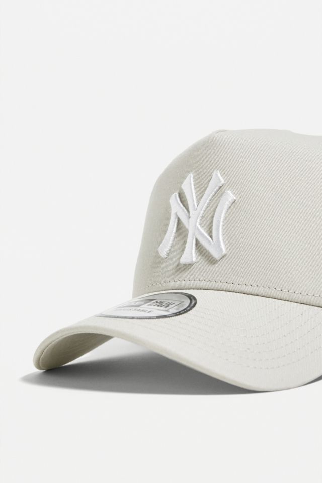 New Era New York Yankees MLB Camp Tee in Cream, Men's at Urban Outfitters