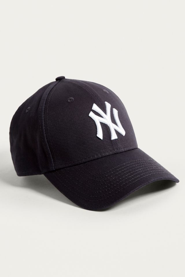 Casquette baseball noire imprimée éclairs blanc et gris et brodée des  initiales NY (New York) FSZ Ref : CASQ-NY-EC-WH-011 - Casquettes et  chapeaux de sport à la Fnac