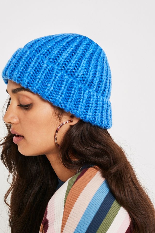 Urban Outfitters – Gestrickte Beanie „Femme“ #1