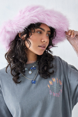 UO Extra Large Faux Fur Bucket Hat | Urban Outfitters UK display picture 2