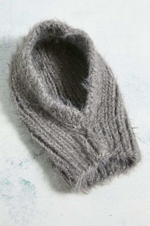 UO Fluffy Chunky Knit Hood  #3