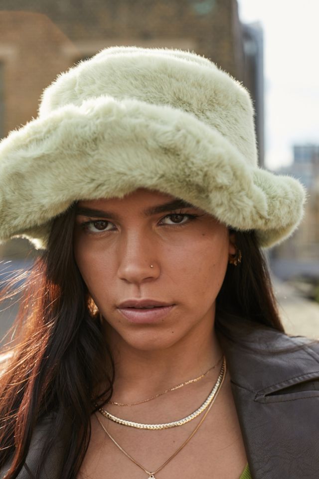 Fuzzy bucket hat store urban outfitters