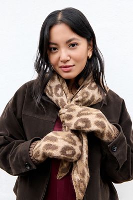 UO Leopard Fluffy Mittens