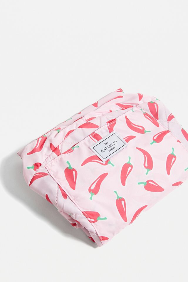The Flat Lay Co. Chillies Borsa per il Trucco Flat Lay #2