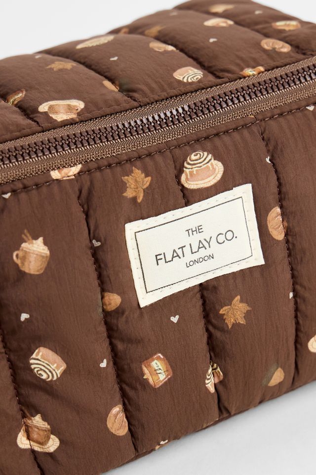 The Flat Lay Co. Herbst-Kosmetiktasche #2