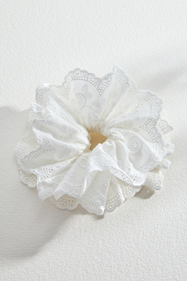 Cotton Lace Scrunchie par en taille: TAILLE UNIQUE - Urban Outfitters - Modalova