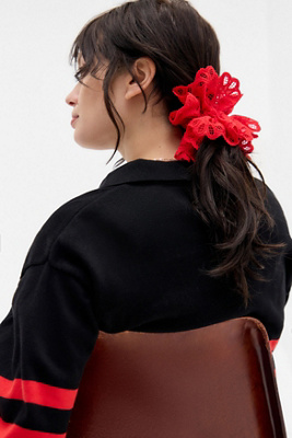 UO Delicate Lace Scrunchie Product Page