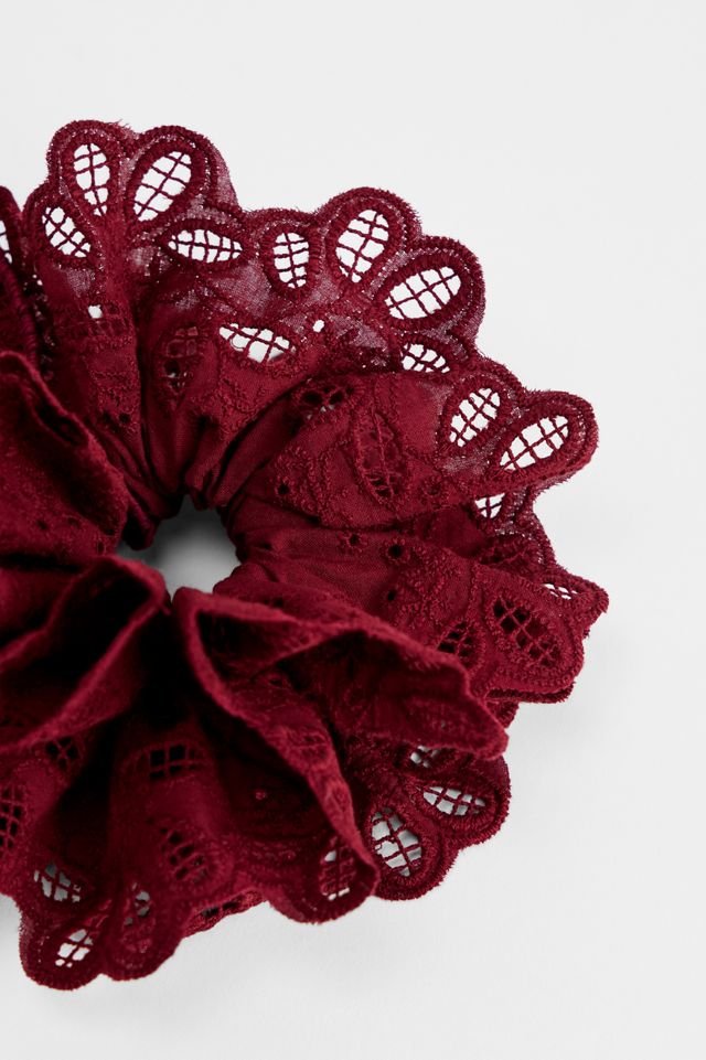 UO Delicate Lace Scrunchie #2
