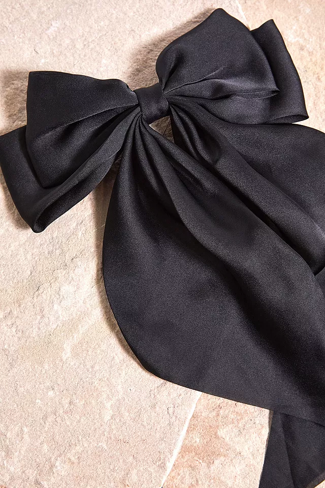 urbanoutfitters.com | Oversized Bow Hair Clip