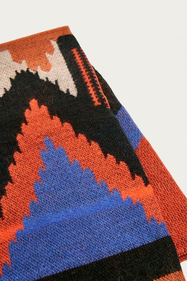 Urban Outfitters – Schal mit Zickzackdesign #2
