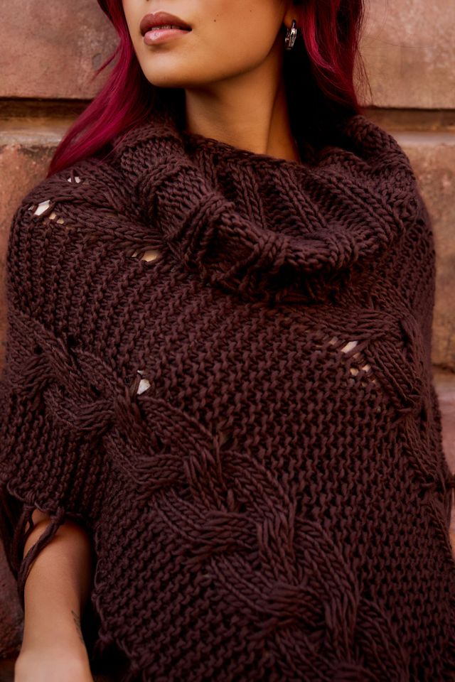 Poncho a Collo Alto in Maglia a Trecce UO #1