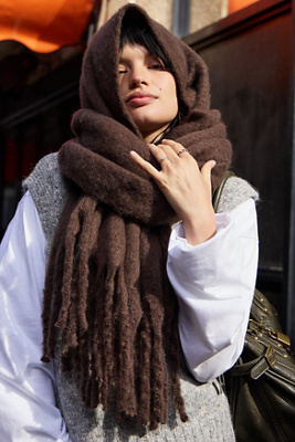 UO Lenora Blanket Scarf - Chocolate at Urban Outfitters