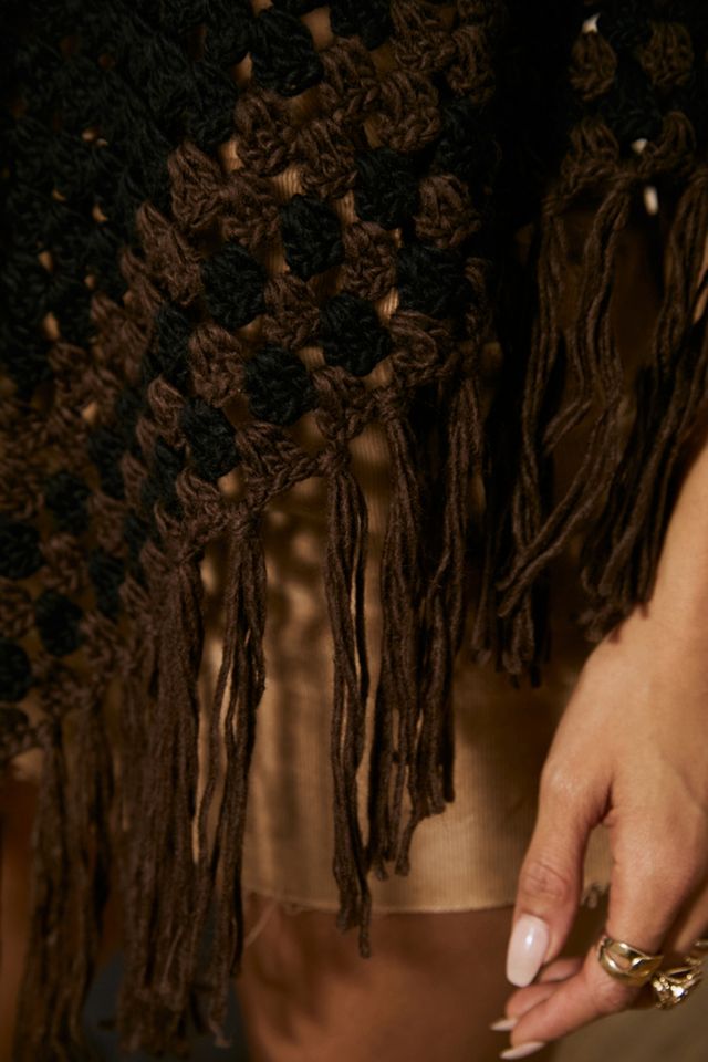 UO Poncho tejido a rayas marrones #2