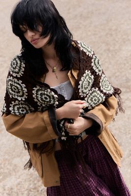 Châle tricoté à franges