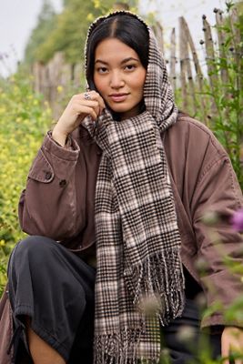 UO Helena Check Woven Scarf