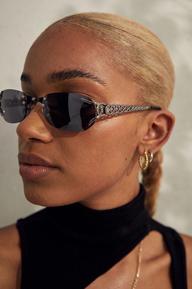urbanoutfitters.com | Good Times Eyewear – Kunstvolle Sonnenbrille mit schmalen Gläsern