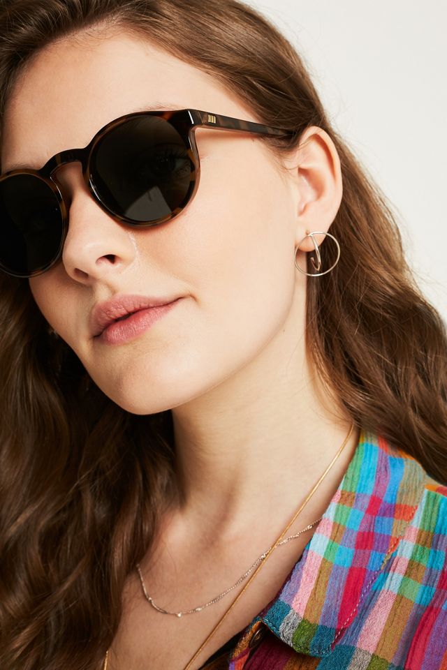 Le Specs Cubanos Round Sunglasses | Urban Outfitters UK display picture 3