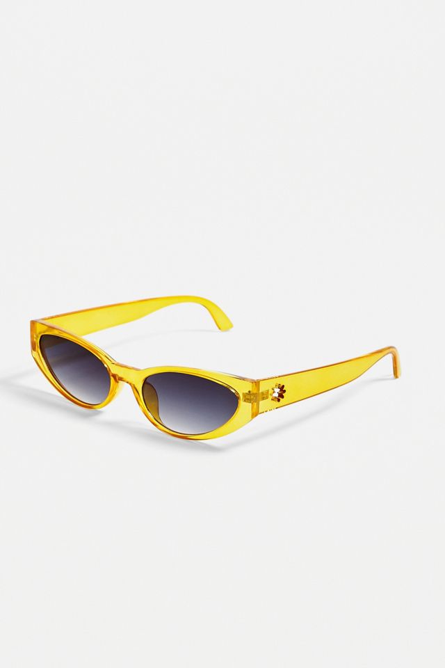 Urban Outfitters – Sonnenbrille „Skylar“ in Gelb mit Gänseblümchen-Cut-outs #1